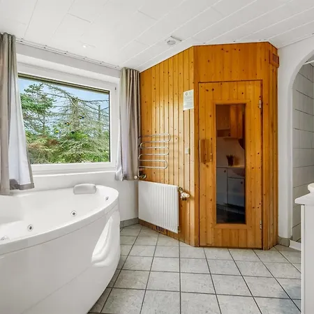 Ebon - From The Sea By Interhome * Hals